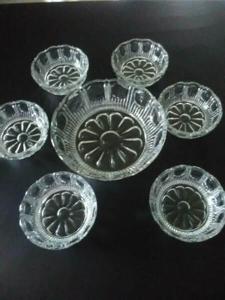 VARIETY OF GLASSWARE DISHES