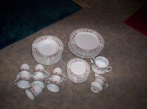 China x 31 Pieces Floral Pattern $25 Lot