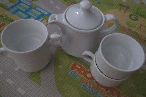 small tea pot cups x4 vintage porcelain germany white