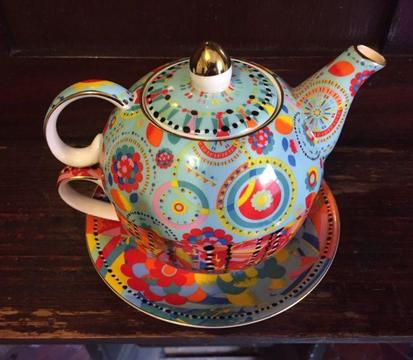 T2 tea cup, saucer and teapot set