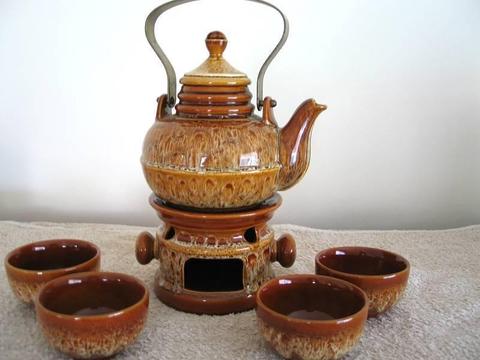 SALE: Tea Set with 4 tea cups