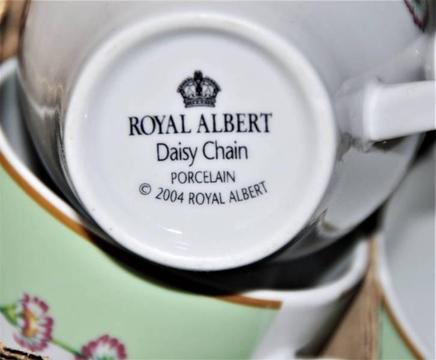 Royal Albert Daisy Chain dinner set