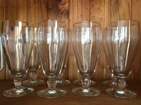 Set of 8 champagne drink glasses, great condition
