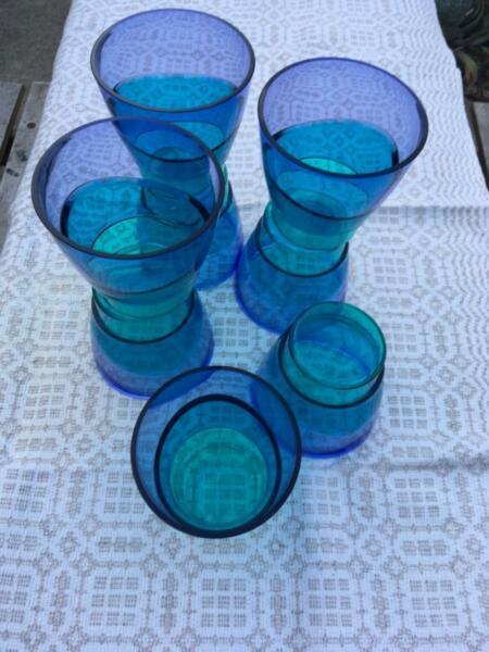 8 x picnic tumblers Tupperware Blue Illusions