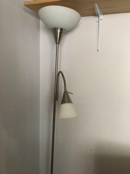 Great floor lamp with two lighting options