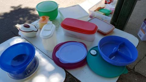 Various tupperware