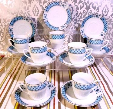 16 piece tea / coffee cups and saucers blue and white set
