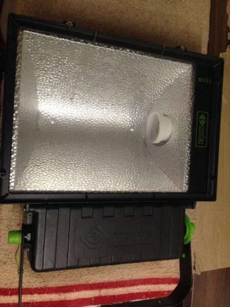 LARGE INDUSTRIAL FLOODLIGHT BRAND NEW
