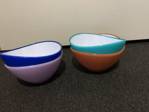 Stylish colourful 4 bowl set