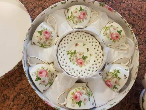 BRAND NEW! Floral teacups, teapot and saucers