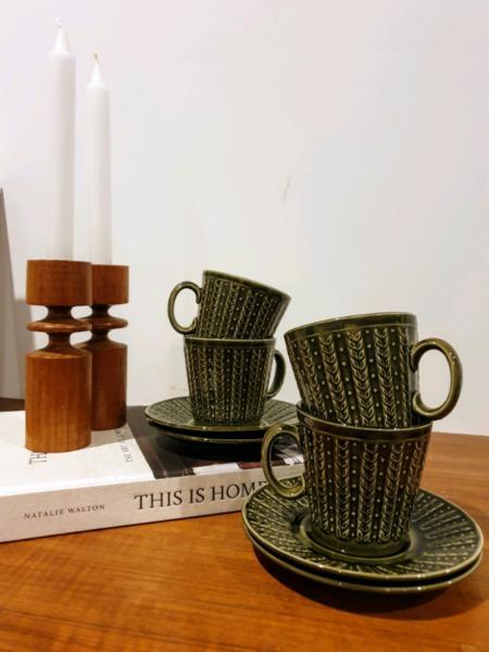4 × Mid century teacups & saucers