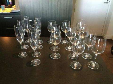 Various wine glasses and champagne flutes