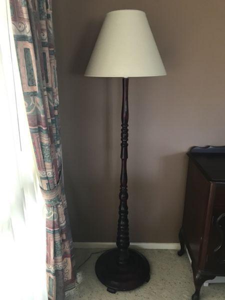 Cedar freestanding lamp