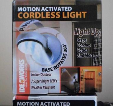BNIB 3x MOTION ACTIVATED LIGHTS INDOOR/OUTDOOR CORDLESS 7x LEDS