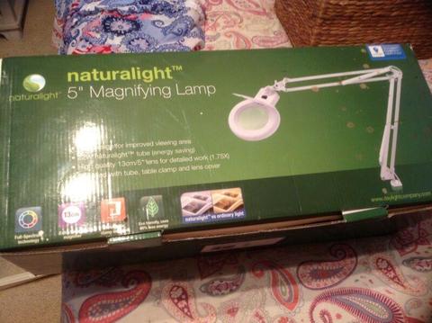 Table magnifying lamp Naturalight brand 5 inch