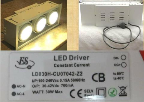 3 LED (240V 3x30W) CEILING LIGHT BOX…TOTAL 90W. LIGHTS SWIVEL/TIL
