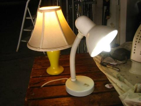 2 table lamps