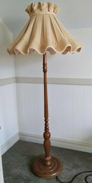 FLOOR LAMP STAND & SHADE ORNATE VINTAGE STYLE