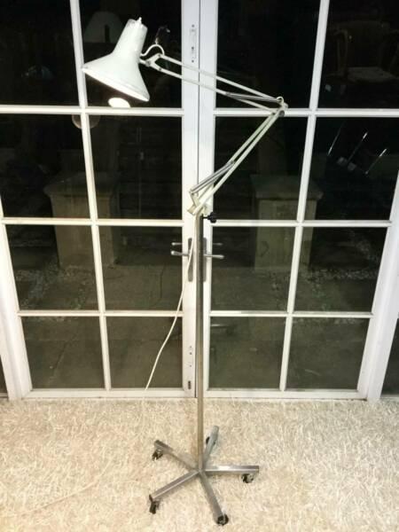 Eames-Parker-LUXO 70s Floor lamp on Caster Base-Can Del