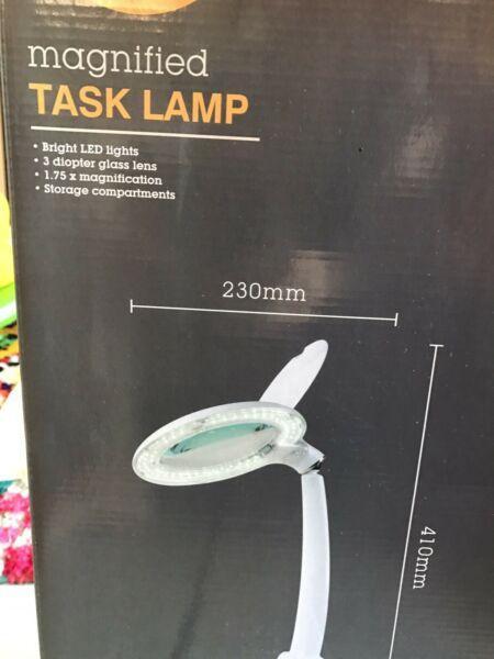 CASA Magnified task lamp