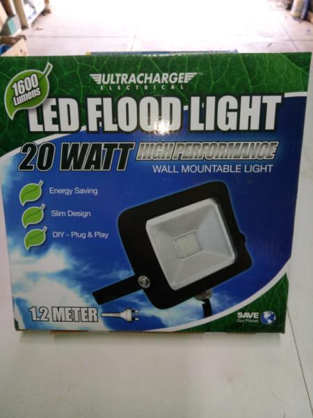 Ultracharge led floodlight