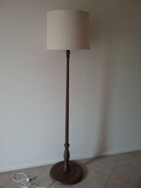 Pedestal lamp, wooden