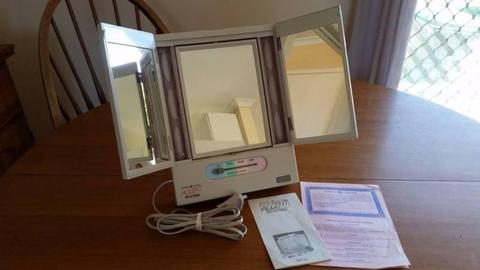 General Electric Make up Mirror 2 sides 4 settings