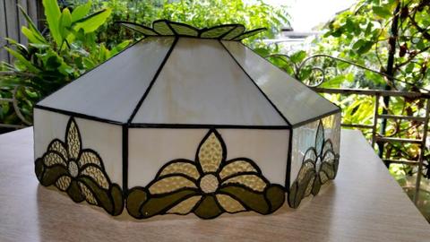 VINTAGE LEAD LIGHT STAINED GLASS LAMP SHADE