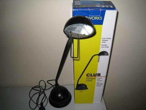 Halogen desk lamp