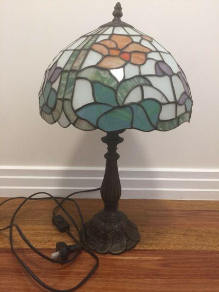 Tiiffany Style Stained Glass Look Table Lamp