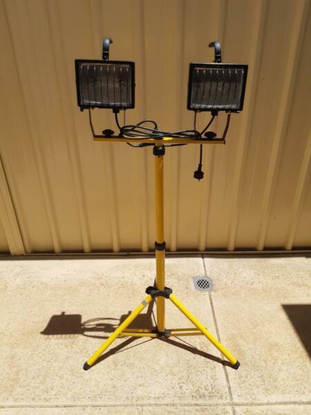 Arlec Twin Tower Halogen Worklight