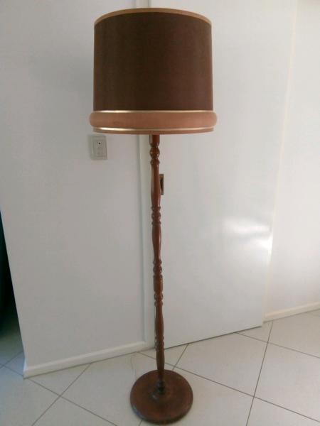Lamp floor standing