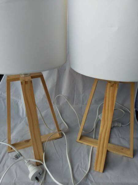 2 bed side lamps