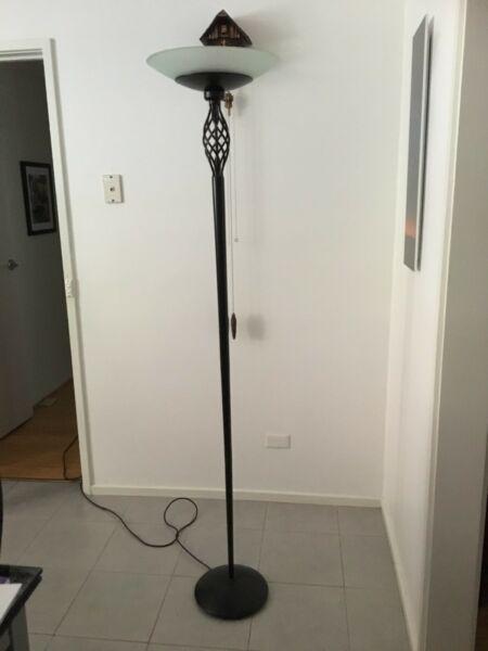 Floor lamp / free standing lamp