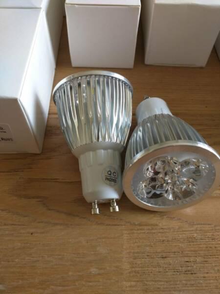 30 Dimmable LED downlights