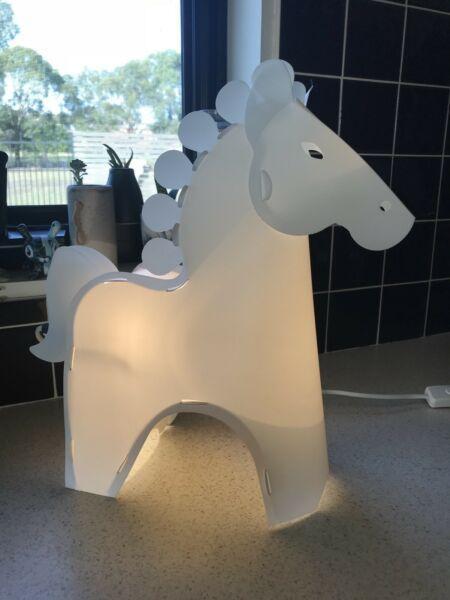 White horse table lamp