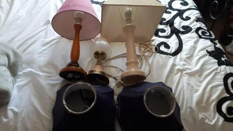ASSORTMENT OF LAMPS AND SHADES