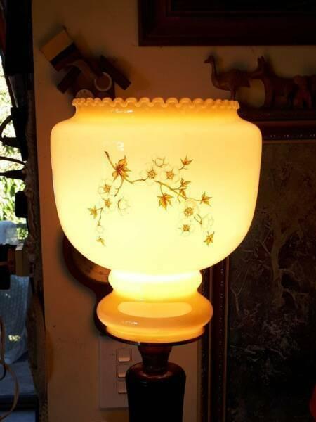 Beautiful lamp vintage very good condition