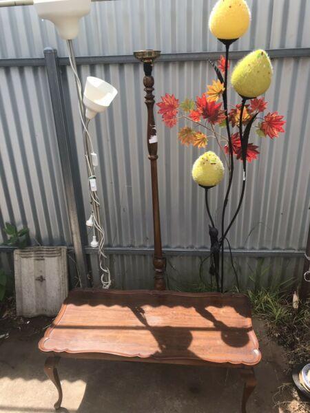 3 standing assorted lights and coffee table