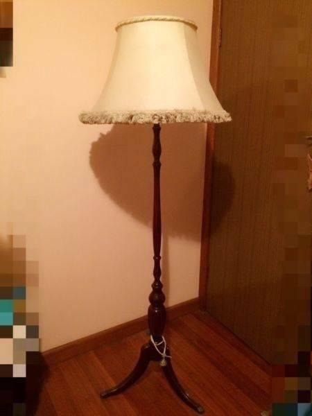 Large vintage floor lamp in good condition