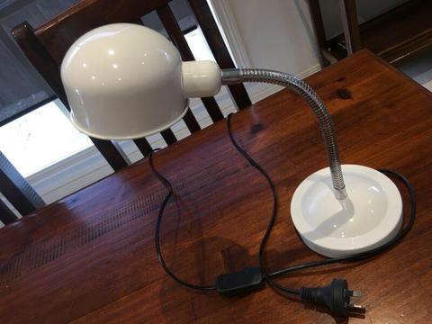 Quality desk lamp with led globe