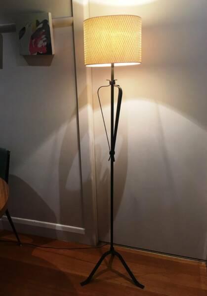Elegant floor lamp