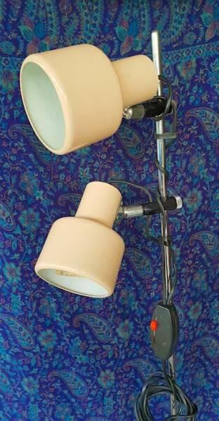 Vintage/retro 70s floor lamp. Works well