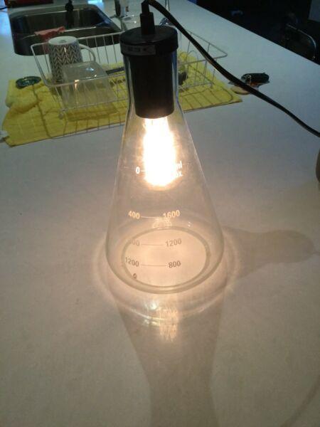 Beaker style lamp