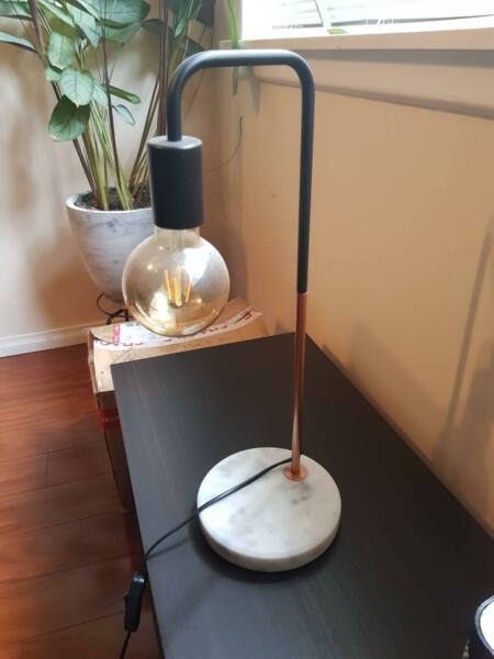 Lamp with decorative bulb