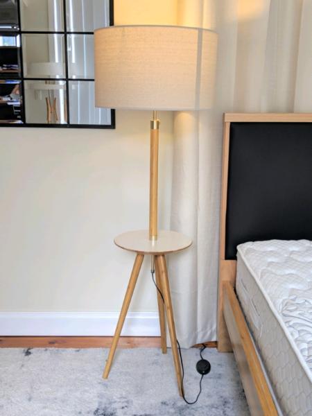 BRAND NEW Standing Floor Lamp with White Circle Table