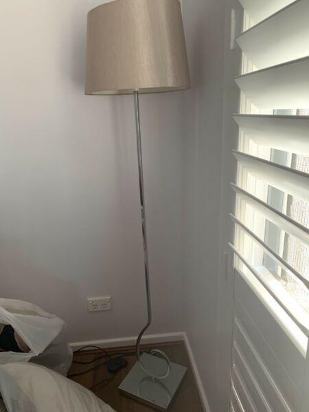 Modern stand up lamp measures 1.5m
