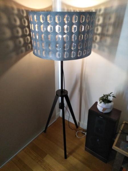 Tall standing lamp