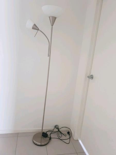 Free standing floor lamp