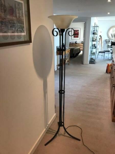 Vertical Wrought Iron Lamp Shade Stand